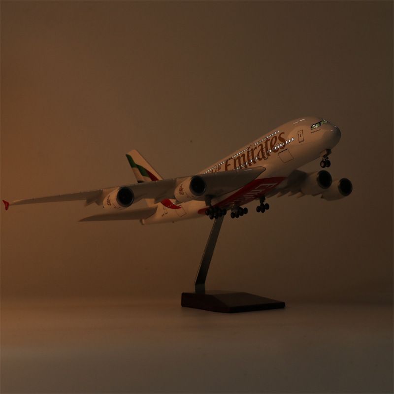 طائرة نموذجية جديدة من الإمارا - مراجعة Model Airplane Plastic وسعره
